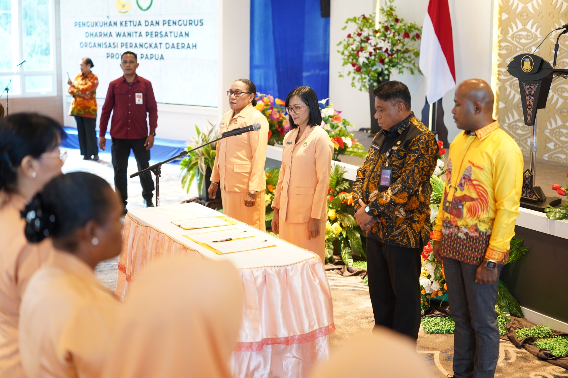 Pengukuhan Dharma Wanita Persatuan (DWP) OPD Provinsi Papua Masa Bakti 2024 - 2029